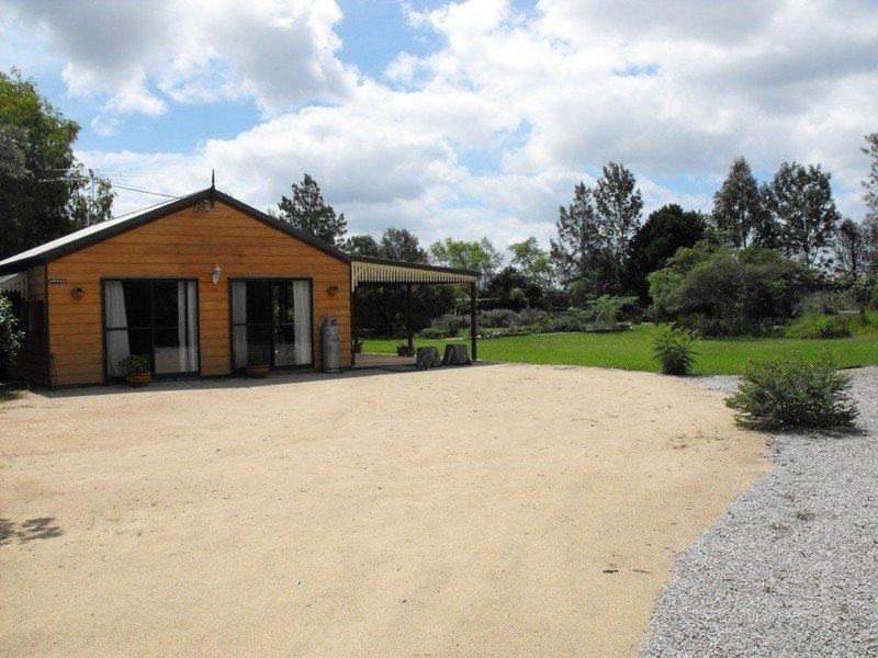 17 Curtis Road, Kingaroy QLD 4610