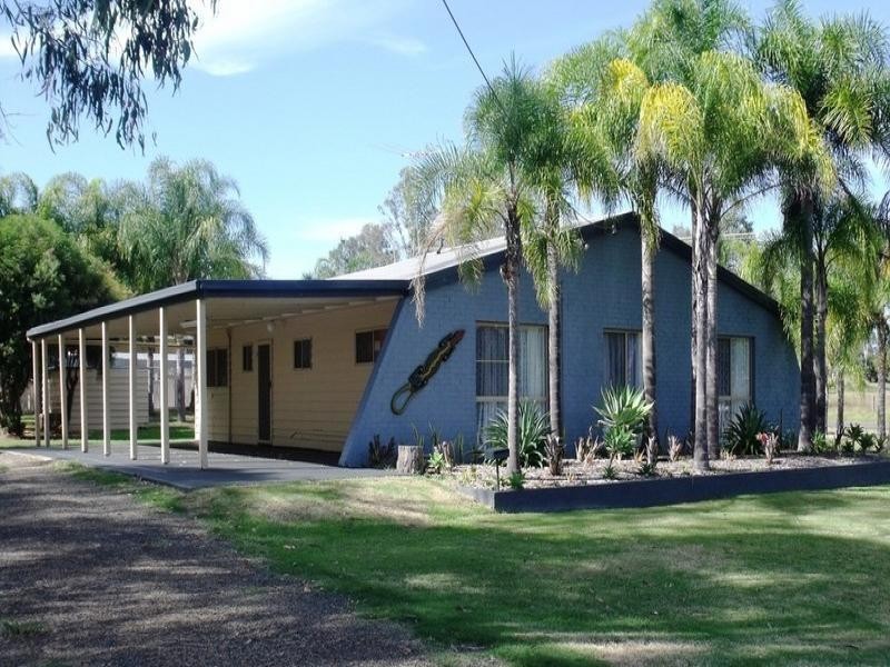 2 Brisbane Street, Nanango QLD 4615