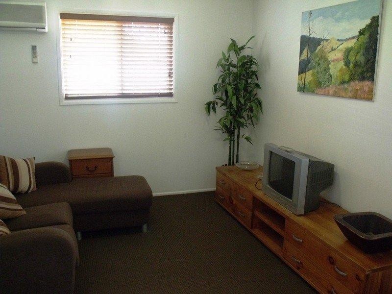2 Brisbane Street, Nanango QLD 4615