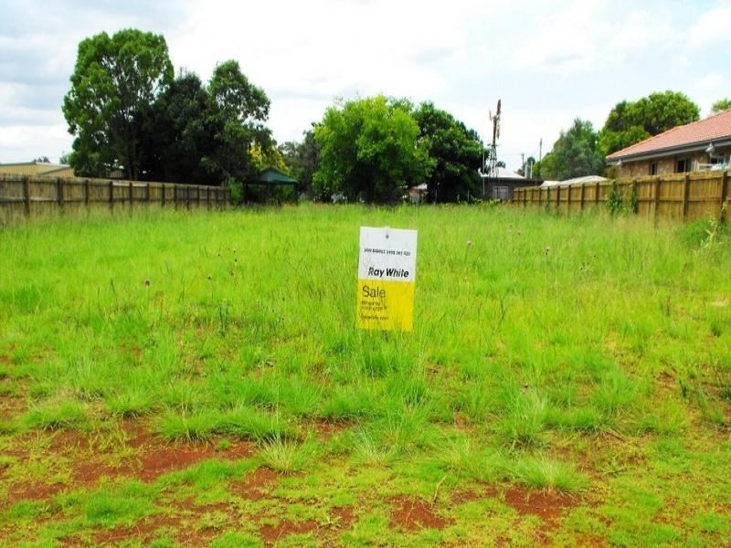 13 Oasis Drive, Kingaroy QLD 4610