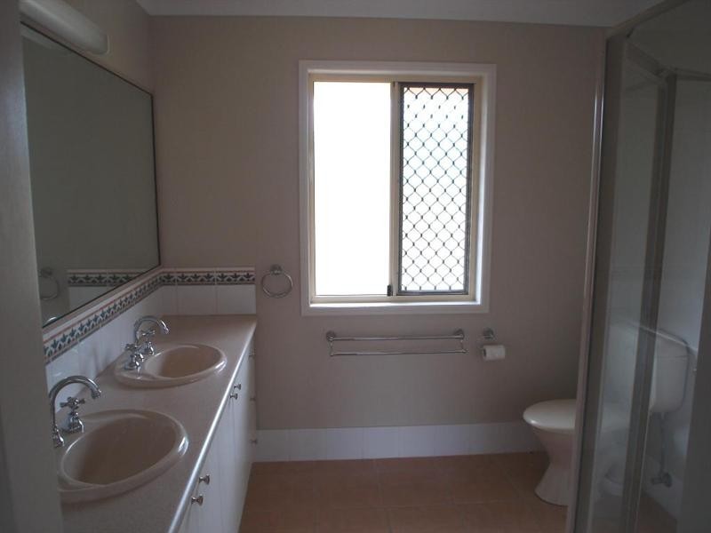 11 Macaualay Drive, Kingaroy QLD 4610