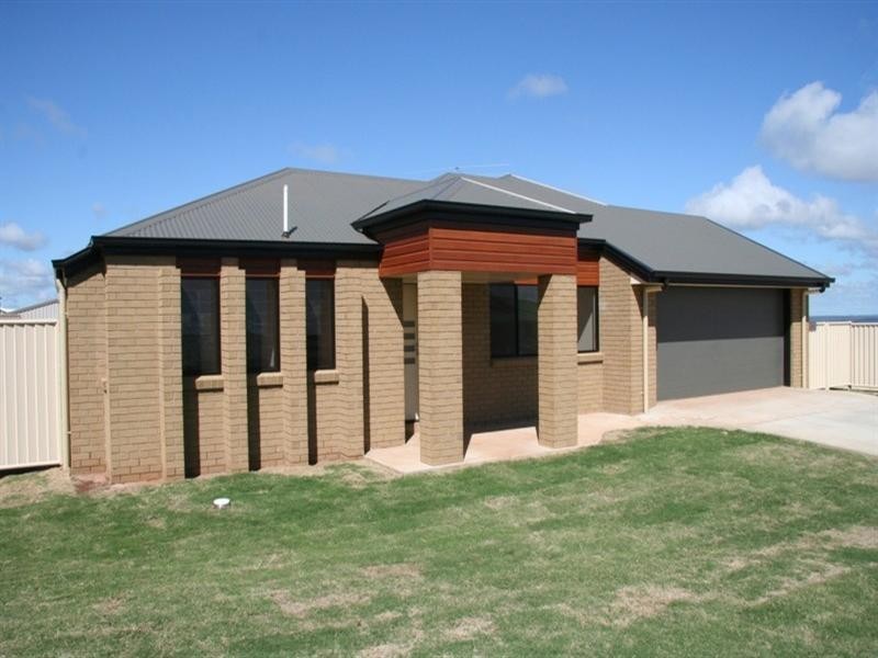 8 Daisy Court, Kingaroy QLD 4610
