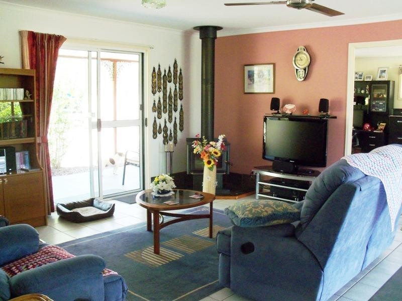 254 Carbeen Crescent, Nanango QLD 4615