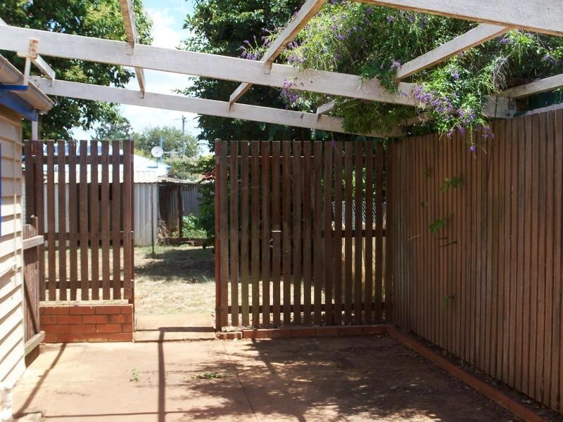 37 James, Kingaroy QLD 4610