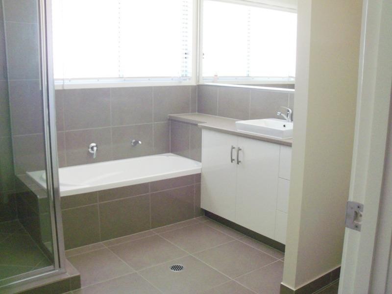 1/70 Banksia Drive, Kingaroy QLD 4610