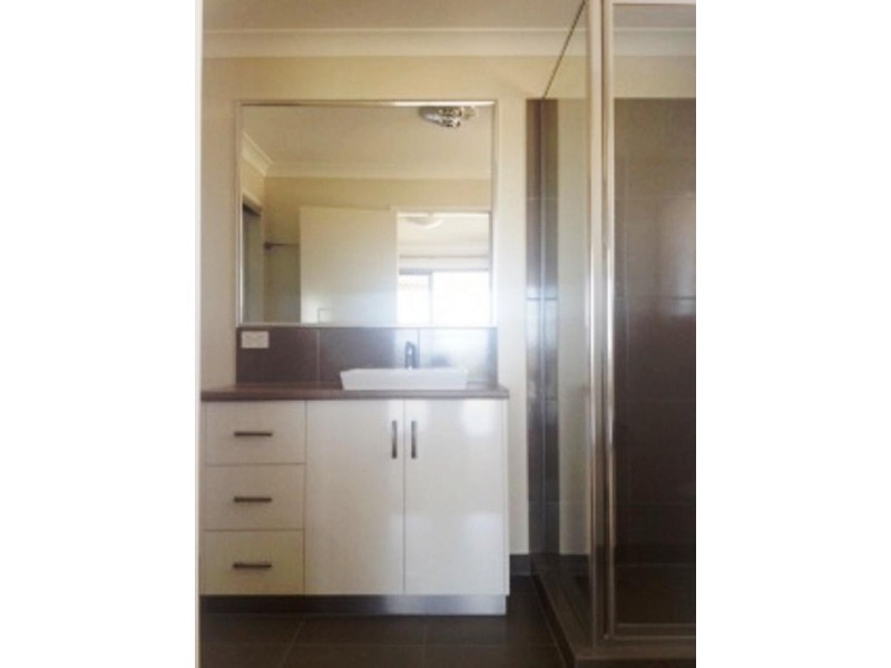 1/70 Banksia Drive, Kingaroy QLD 4610