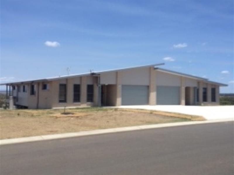 2/70 Banksia Drive, Kingaroy QLD 4610