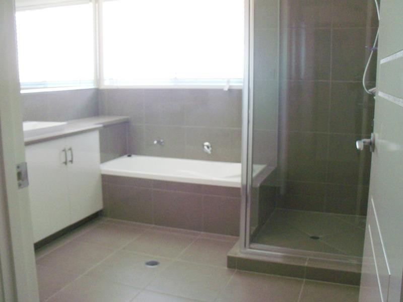 2/70 Banksia Drive, Kingaroy QLD 4610