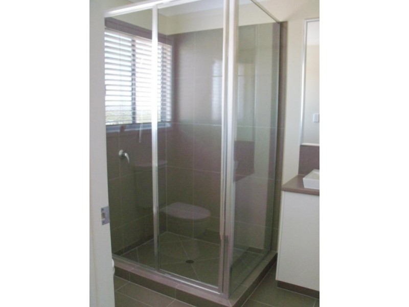 2/70 Banksia Drive, Kingaroy QLD 4610