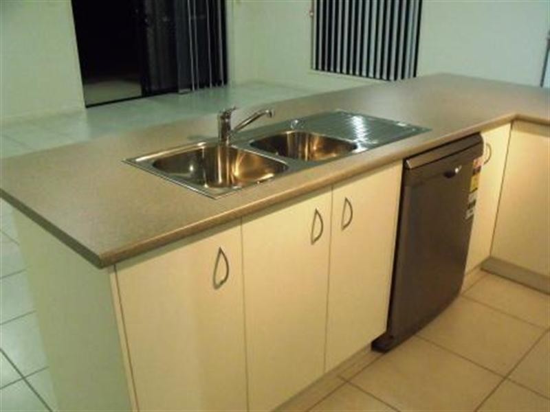 1 Oasis Drive, Kingaroy QLD 4610