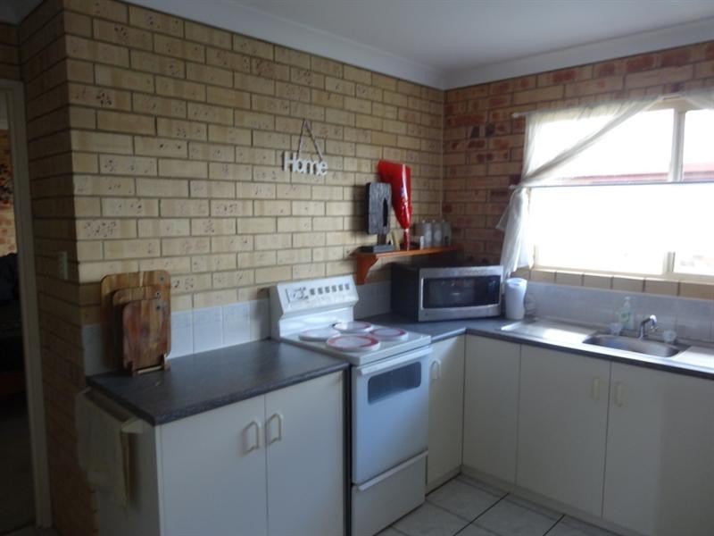 1 and 2/25 Windsor Circle, Kingaroy QLD 4610