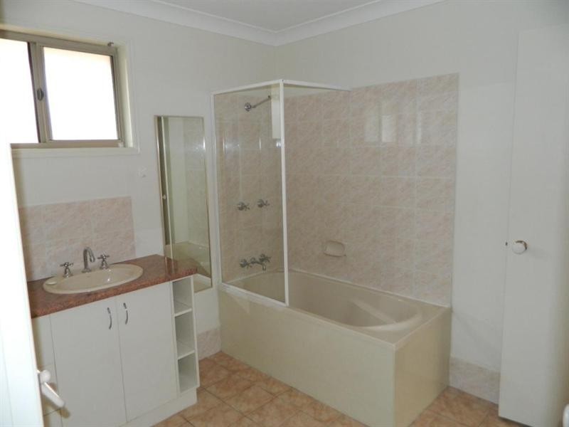 2/21 Martin Place, Kingaroy QLD 4610