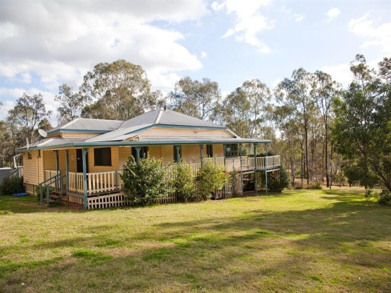 242 Heights Road, Nanango QLD 4615