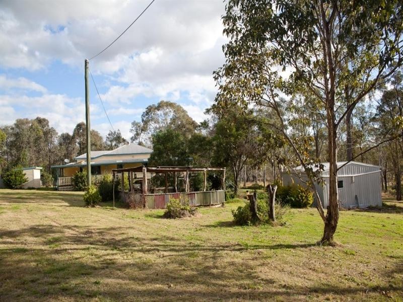 242 Heights Road, Nanango QLD 4615