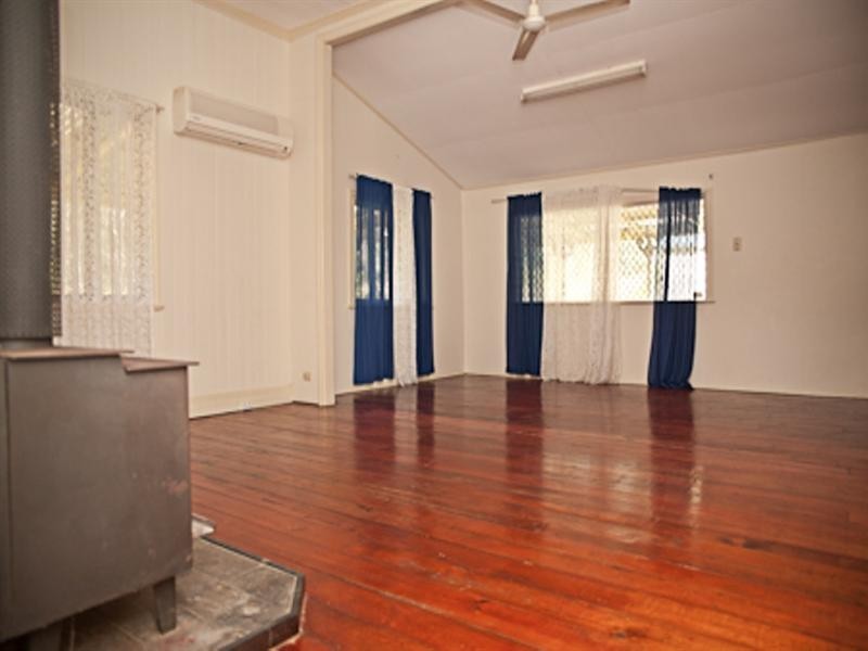 242 Heights Road, Nanango QLD 4615