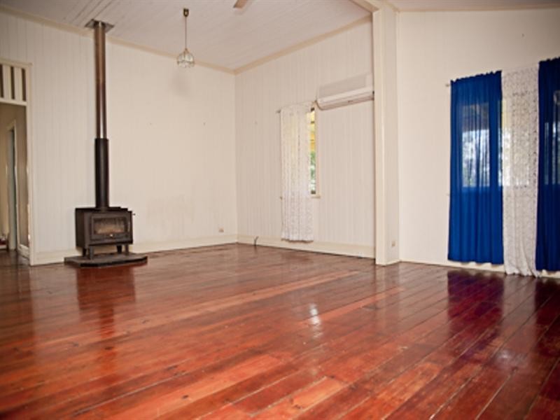 242 Heights Road, Nanango QLD 4615