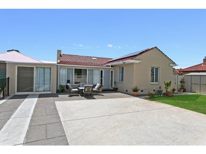 4 Coleridge Crescent, Clearview SA 5085