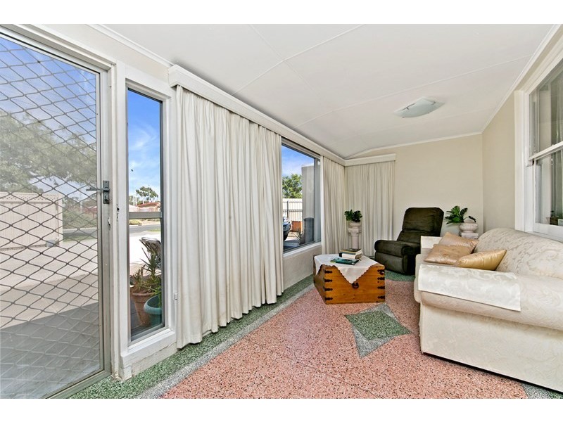 4 Coleridge Crescent, Clearview SA 5085