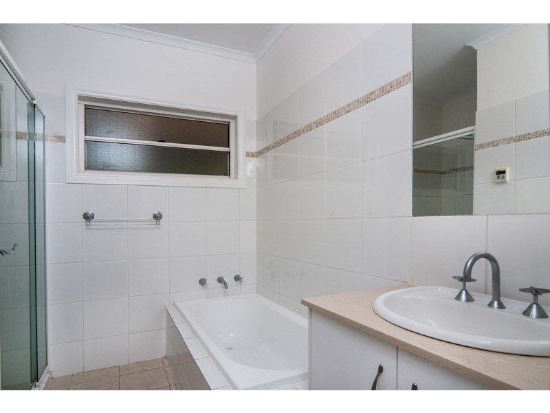 50 Yurilla Drive, Bellevue Heights SA 5050