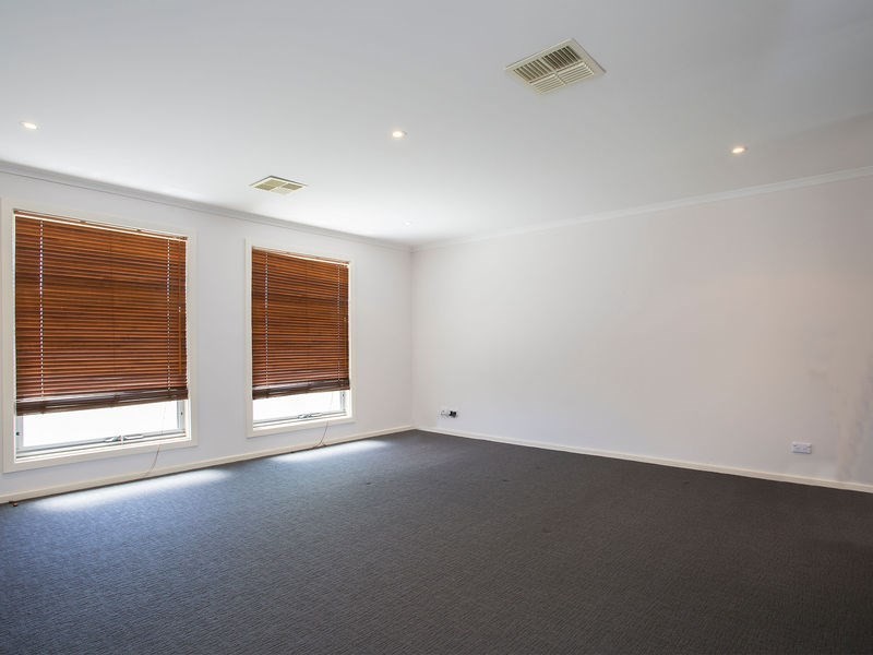 38 Mackenzie Court, Mawson Lakes SA 5095