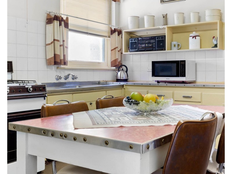 10 Edwards Street, Park Holme SA 5043