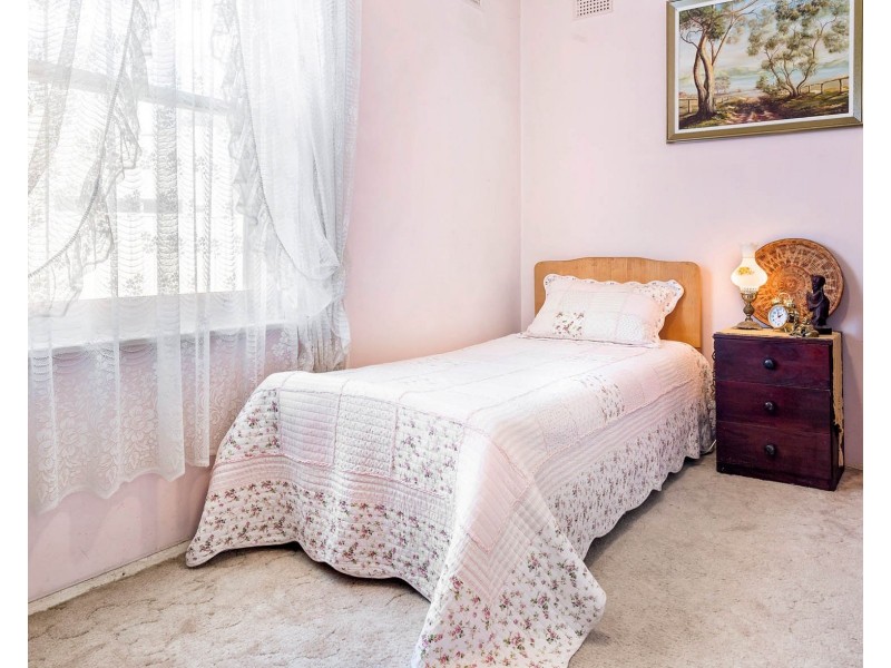 10 Edwards Street, Park Holme SA 5043