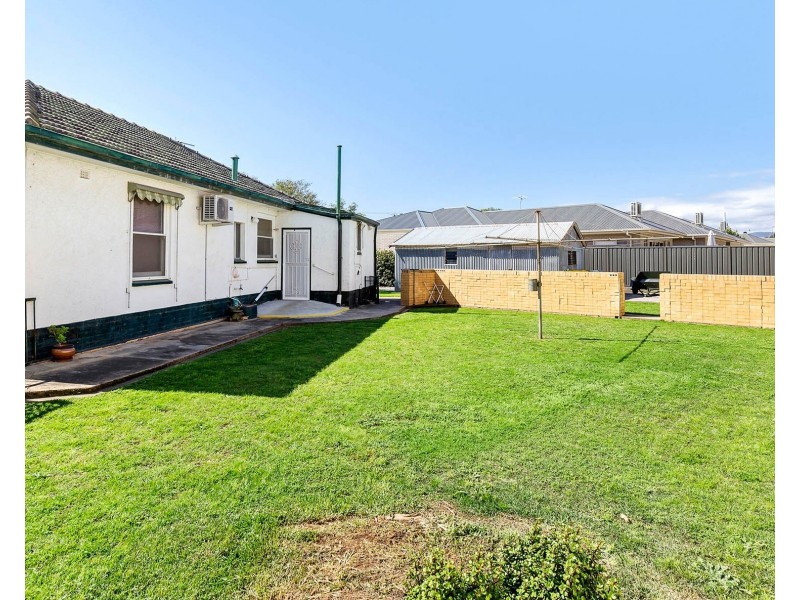 10 Edwards Street, Park Holme SA 5043