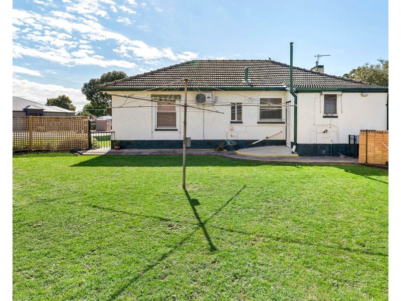 10 Edwards Street, Park Holme SA 5043