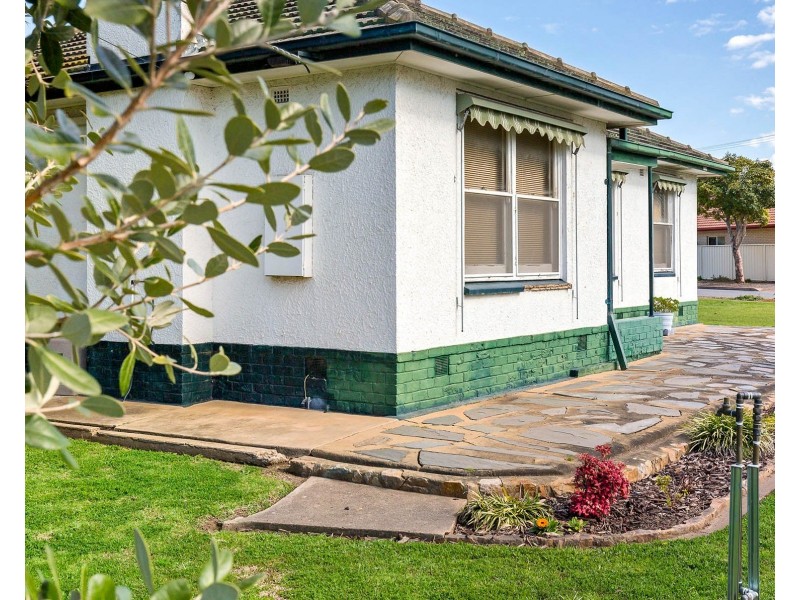 10 Edwards Street, Park Holme SA 5043