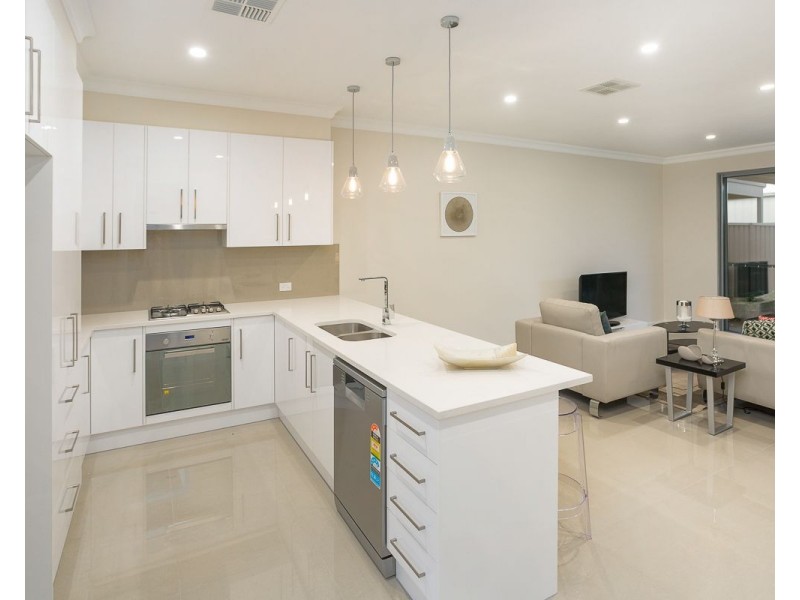 27 Rotorua Avenue, Park Holme SA 5043