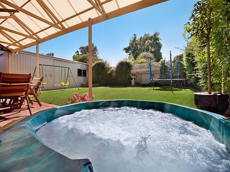 2 Corinda Avenue, Kensington Park SA 5068