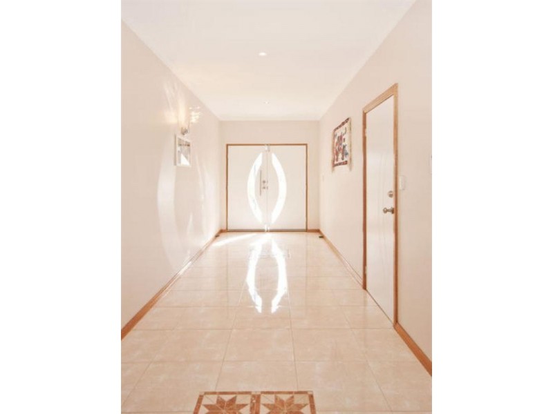 43 MacMillan Avenue, Mawson Lakes SA 5095