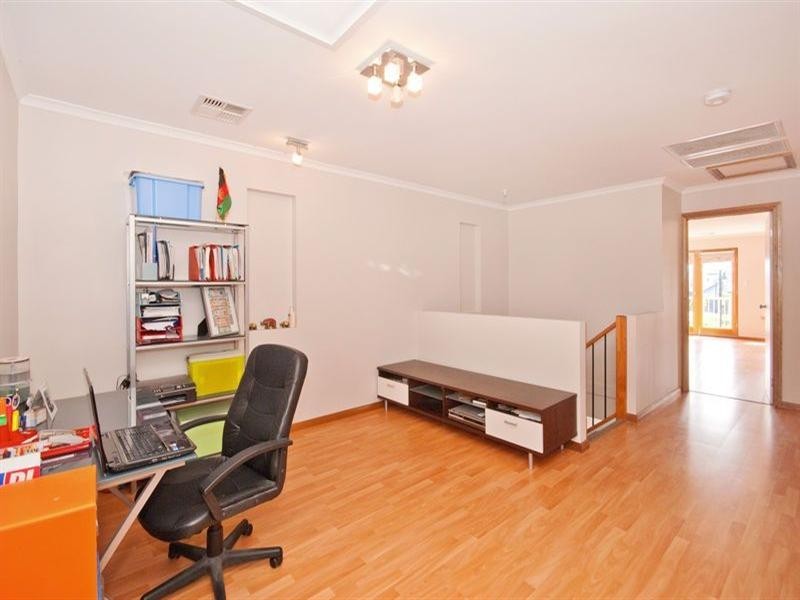 43 MacMillan Avenue, Mawson Lakes SA 5095