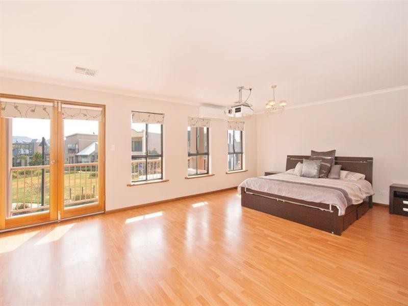 43 MacMillan Avenue, Mawson Lakes SA 5095