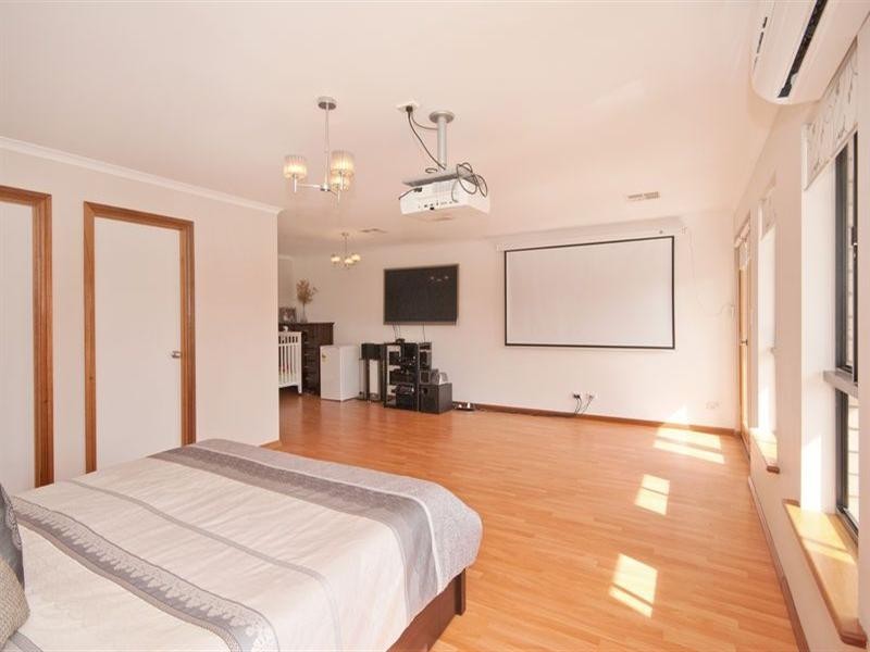 43 MacMillan Avenue, Mawson Lakes SA 5095