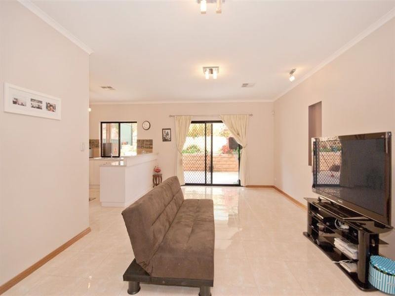 43 MacMillan Avenue, Mawson Lakes SA 5095