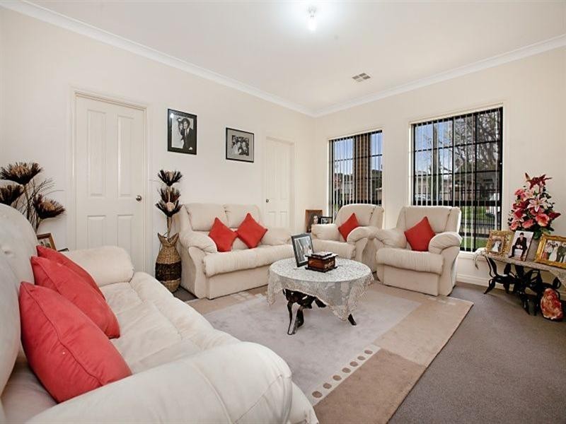 1 Brian Way, Valley View SA 5093