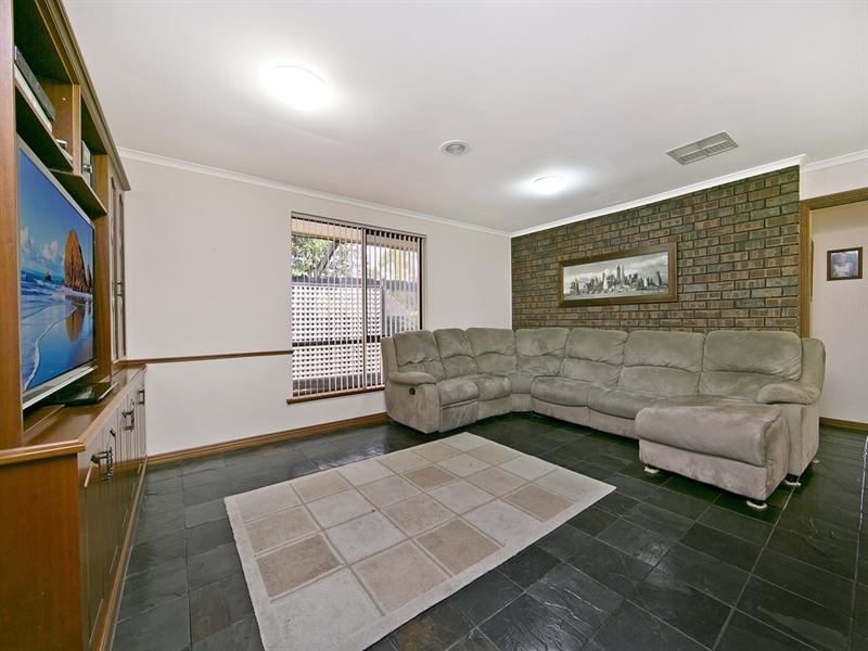 4 Ailsa Court, Fairview Park SA 5126