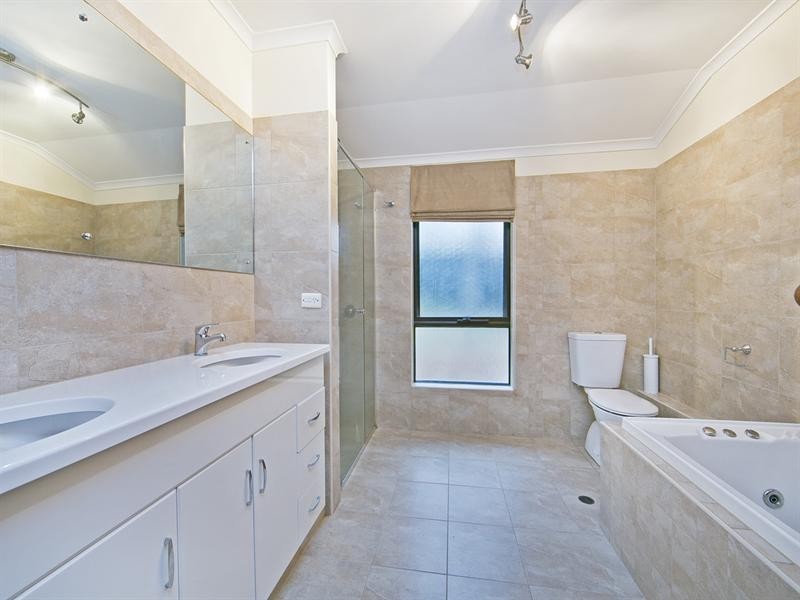 4 Ailsa Court, Fairview Park SA 5126