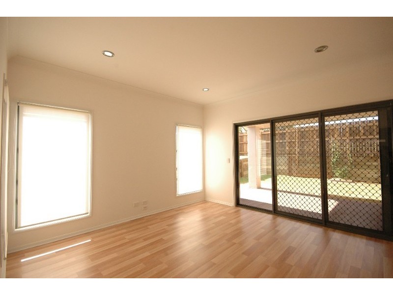 2/11 Susie Court, Highfields QLD 4352