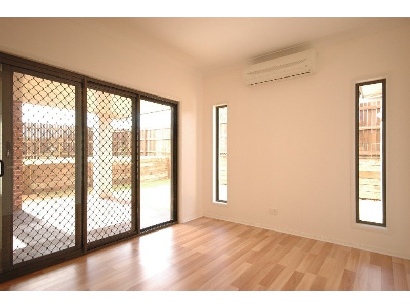 2/11 Susie Court, Highfields QLD 4352
