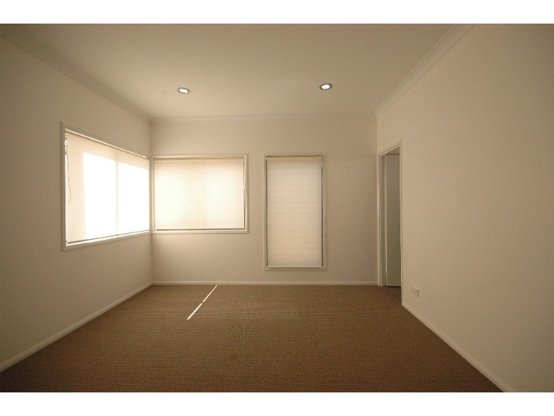 2/11 Susie Court, Highfields QLD 4352