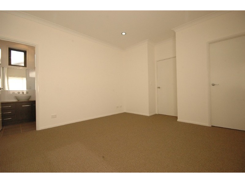 2/11 Susie Court, Highfields QLD 4352