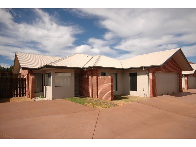 2/11 Susie Court, Highfields QLD 4352