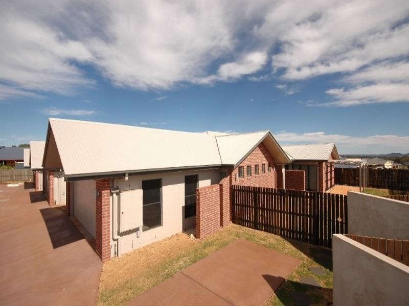 4/11 Susie Court, Highfields QLD 4352