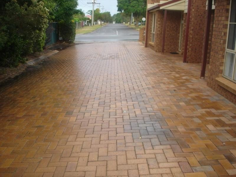 2/355 Tor Street, Newtown QLD 4350