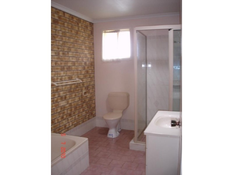 2/355 Tor Street, Newtown QLD 4350