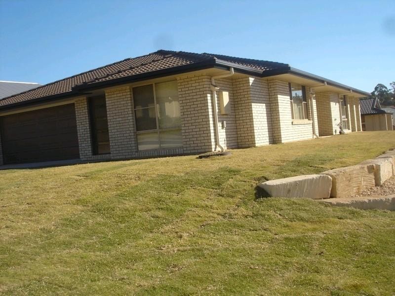 27 Willowburn Drive, Rockville QLD 4350