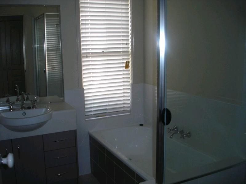 27 Willowburn Drive, Rockville QLD 4350