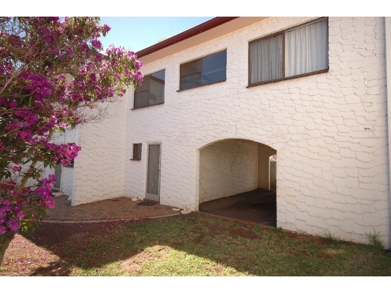 6/203 Campbell Street, Newtown QLD 4350